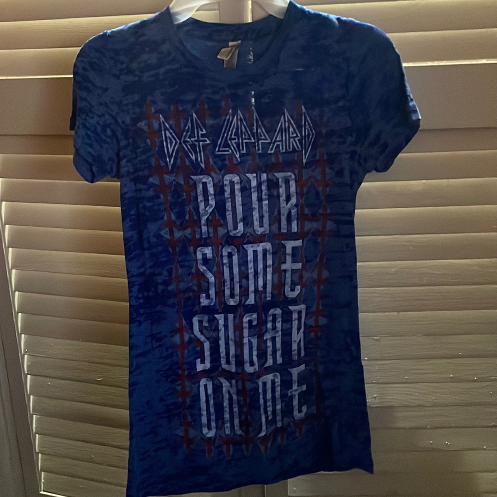 Def Leppard tshirt
